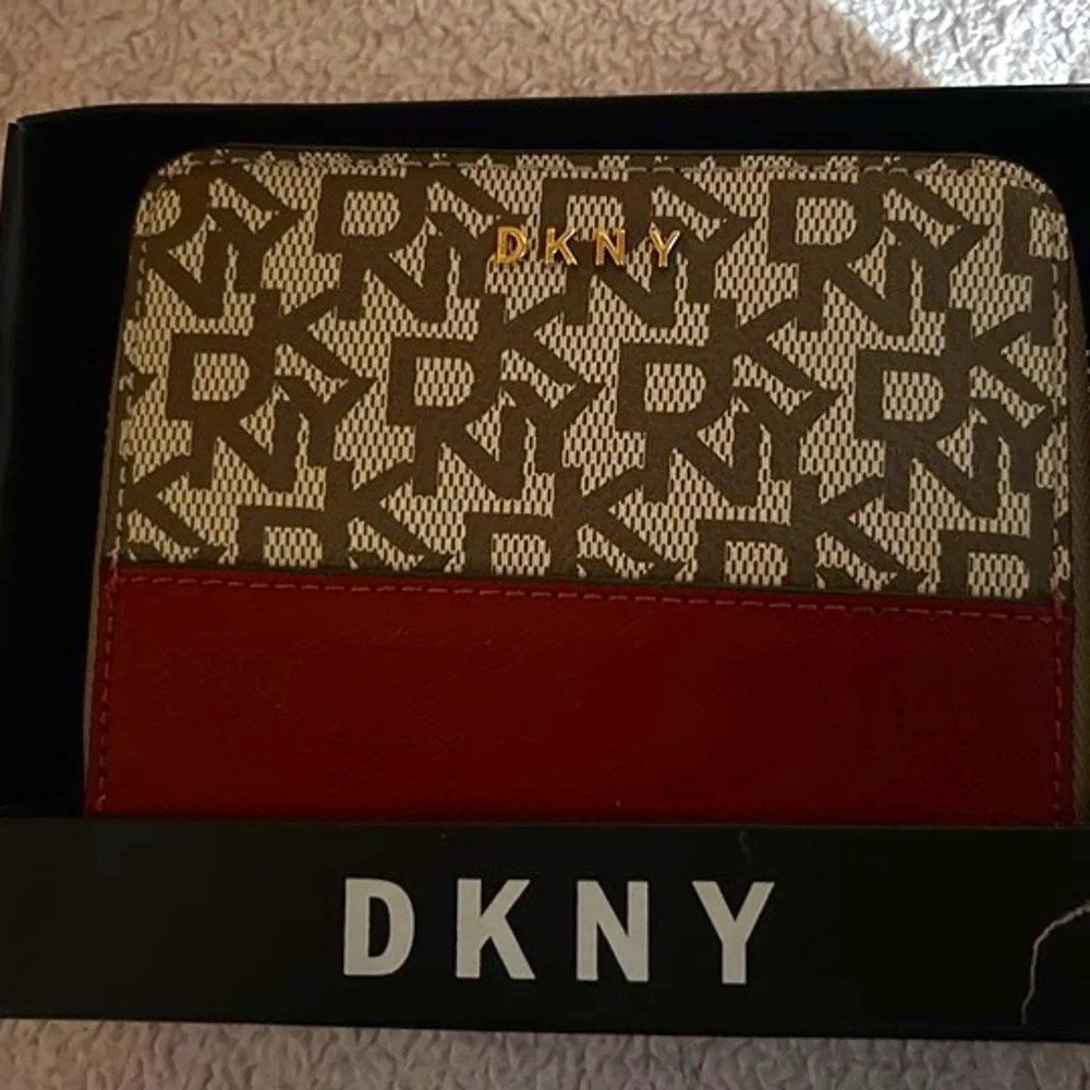 NEW with tags DKNY Wallet money cardholder NWT and box